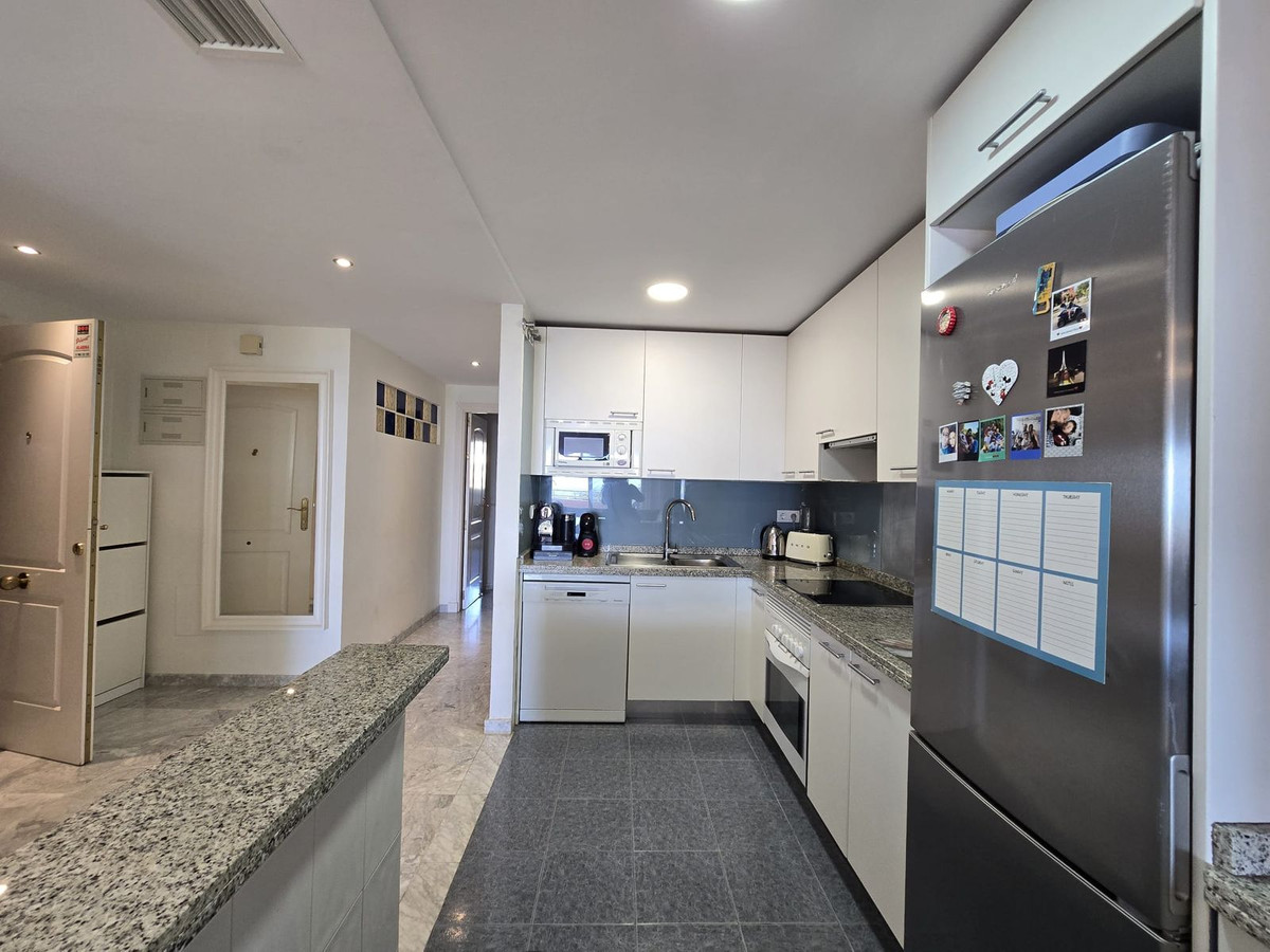 b3732bc38861bf69198ff82543f437ac - 24