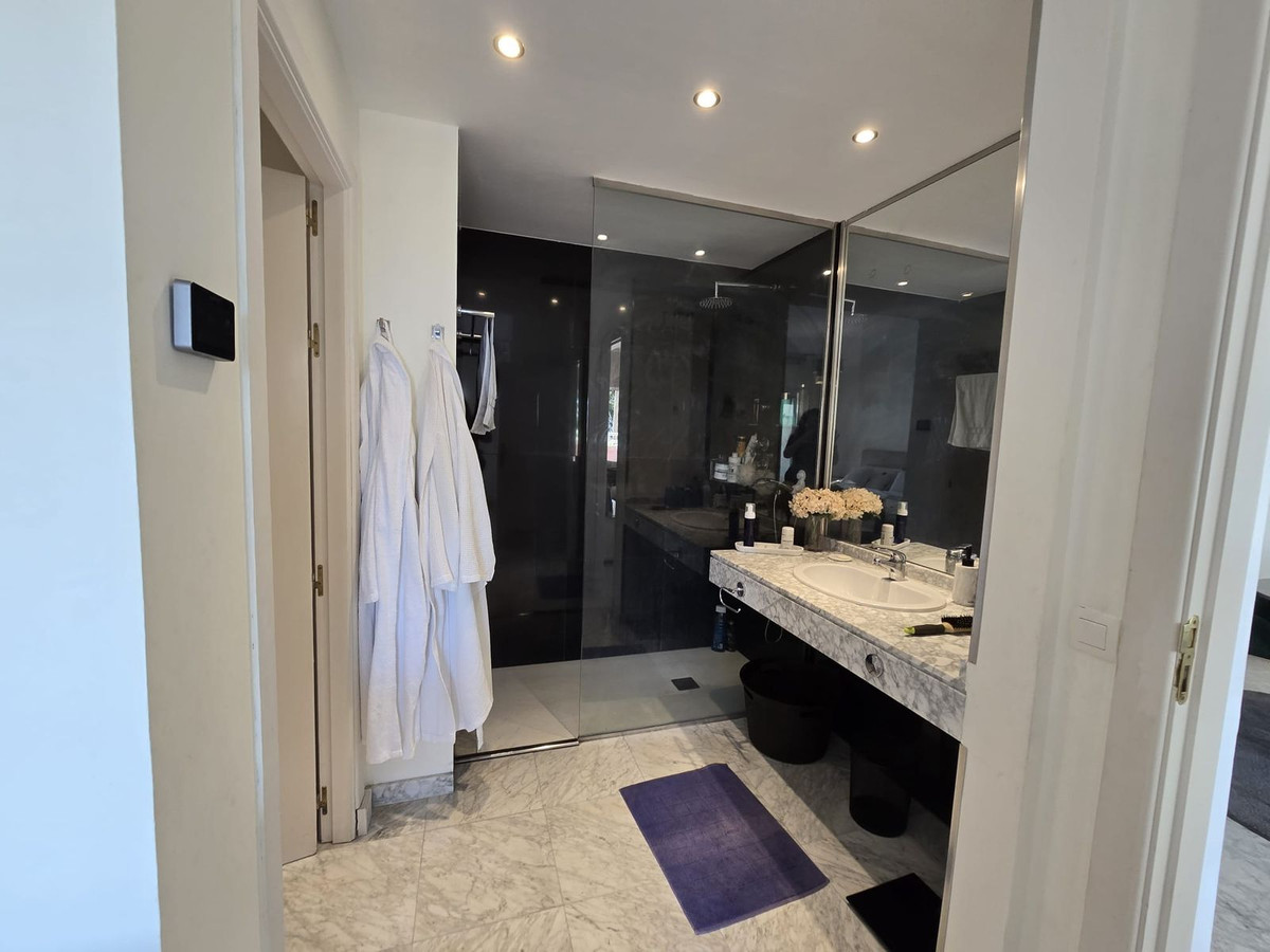 b3732bc38861bf69198ff82543f437ac - 31