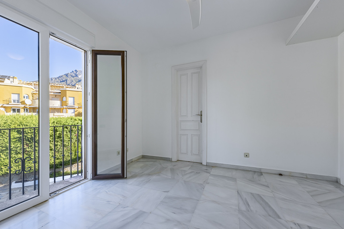 b48d547a07fb53fc868eafb0ddc47bf5 - 25