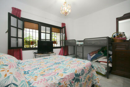 b6af5044a6a4049c2aba857c4e59af0a - 13