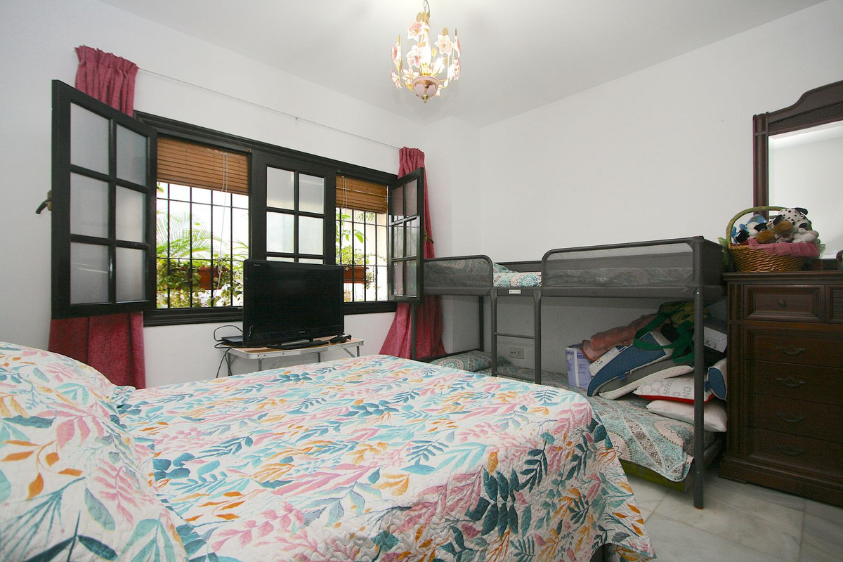 b6af5044a6a4049c2aba857c4e59af0a - 13