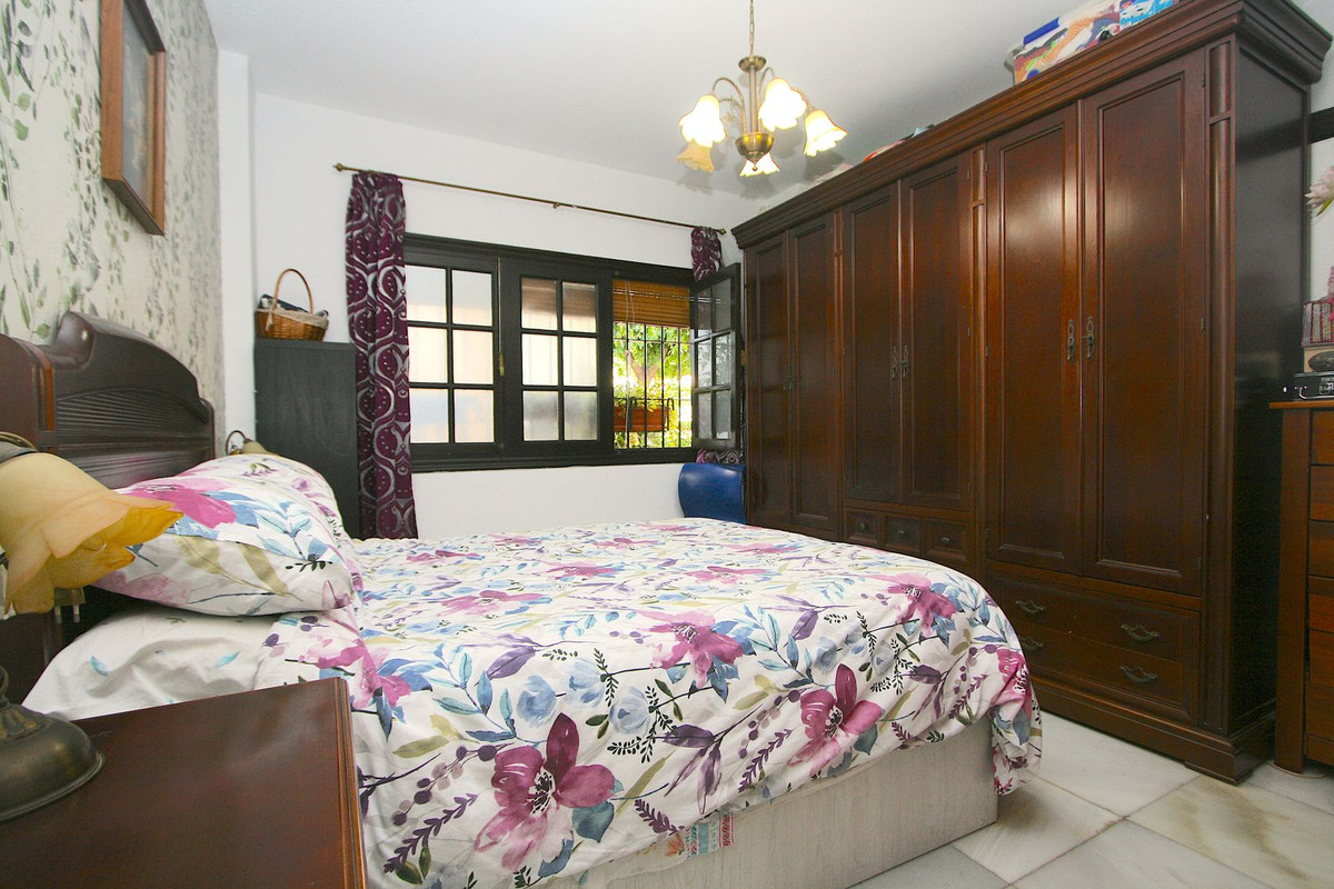 b6af5044a6a4049c2aba857c4e59af0a - 14