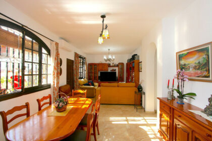 b6af5044a6a4049c2aba857c4e59af0a - 4