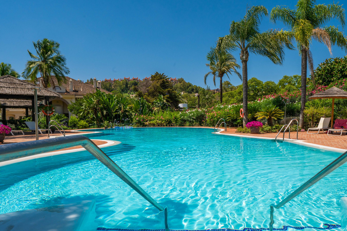 b712809718bafac489a2fb17d0838e18 - 18