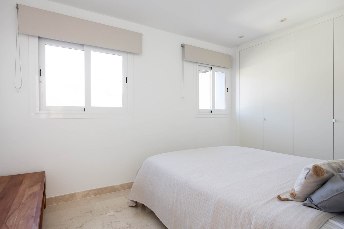 b8a075708a9ea07f570fc34a8c9be2bd - 18