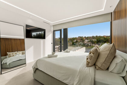 b8a31ffbd6efb7ef41dc794f24e5344d - 12