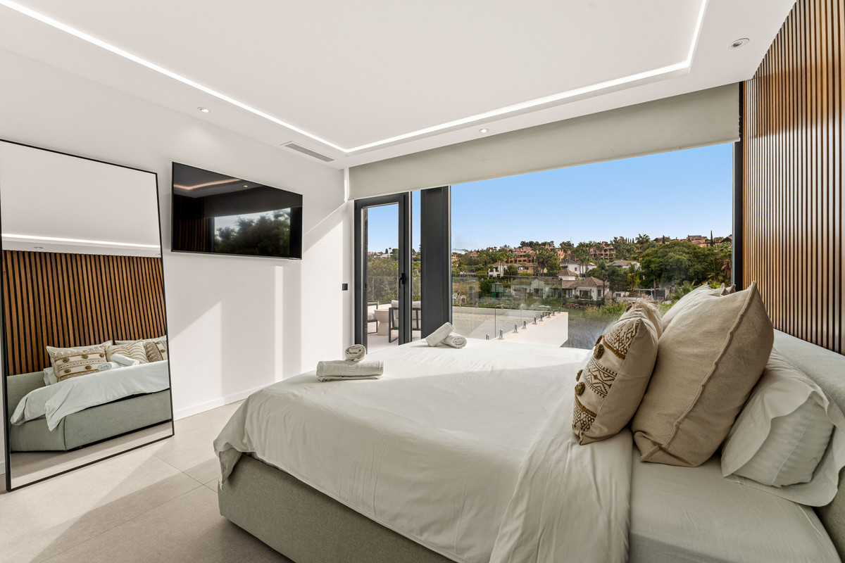 b8a31ffbd6efb7ef41dc794f24e5344d - 12