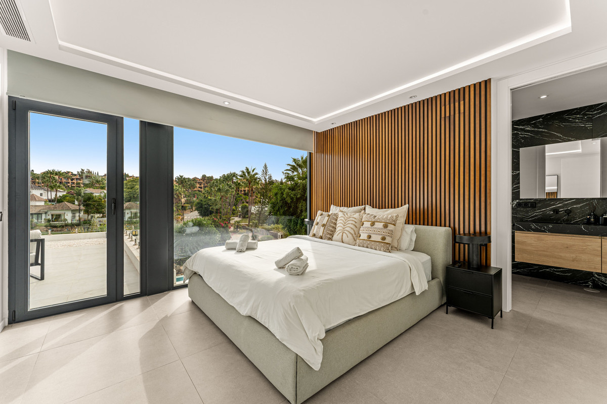 b8a31ffbd6efb7ef41dc794f24e5344d - 14