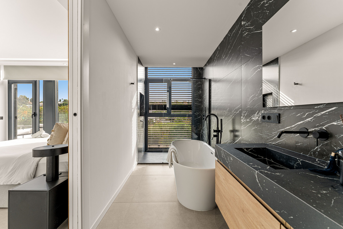 b8a31ffbd6efb7ef41dc794f24e5344d - 15