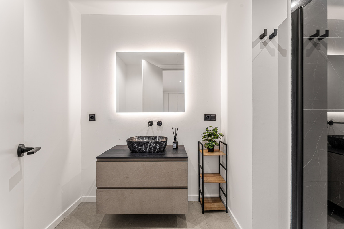 b8a31ffbd6efb7ef41dc794f24e5344d - 17