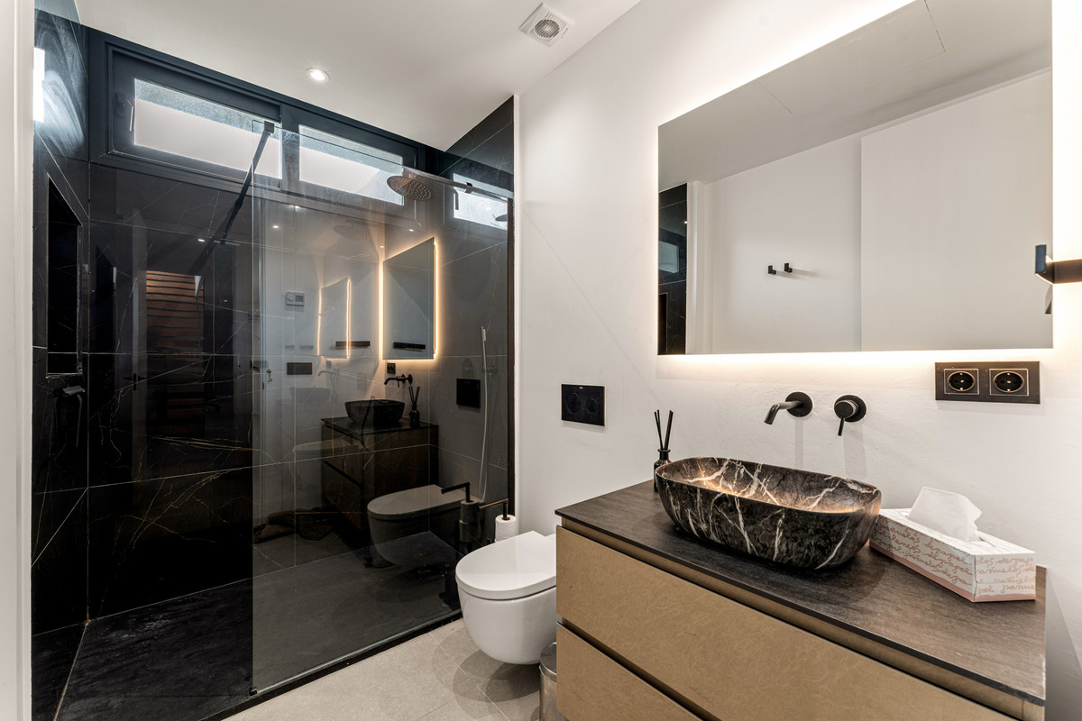 b8a31ffbd6efb7ef41dc794f24e5344d - 19