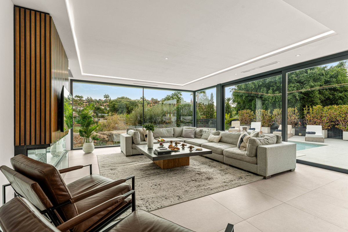 b8a31ffbd6efb7ef41dc794f24e5344d - 2