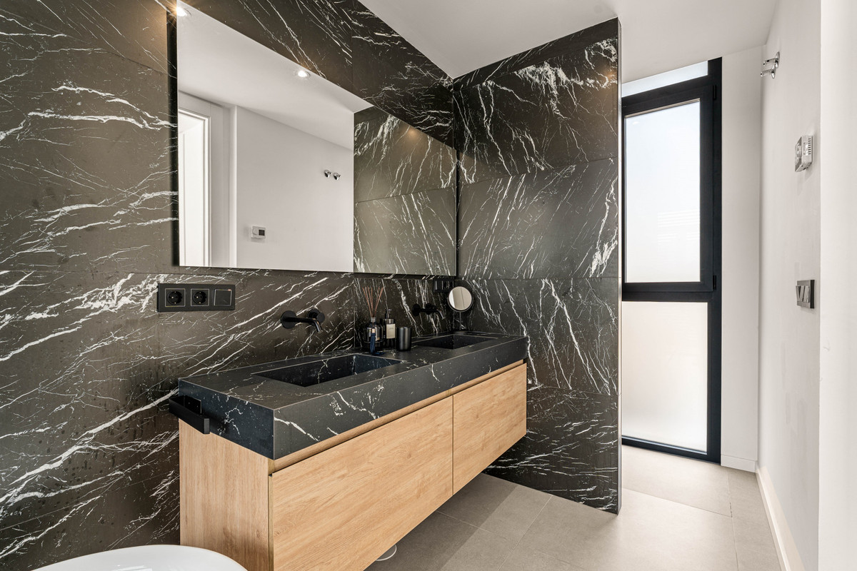 b8a31ffbd6efb7ef41dc794f24e5344d - 20