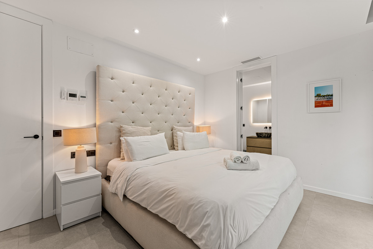 b8a31ffbd6efb7ef41dc794f24e5344d - 24