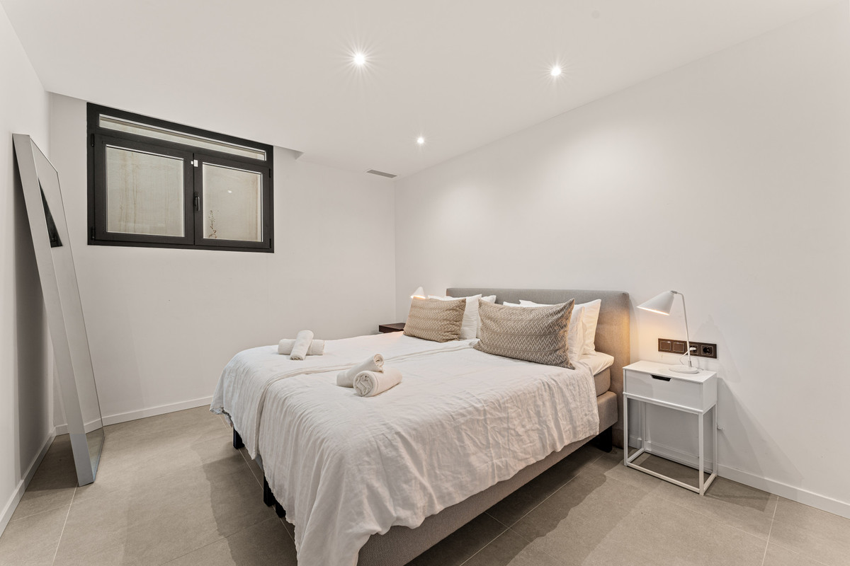 b8a31ffbd6efb7ef41dc794f24e5344d - 26