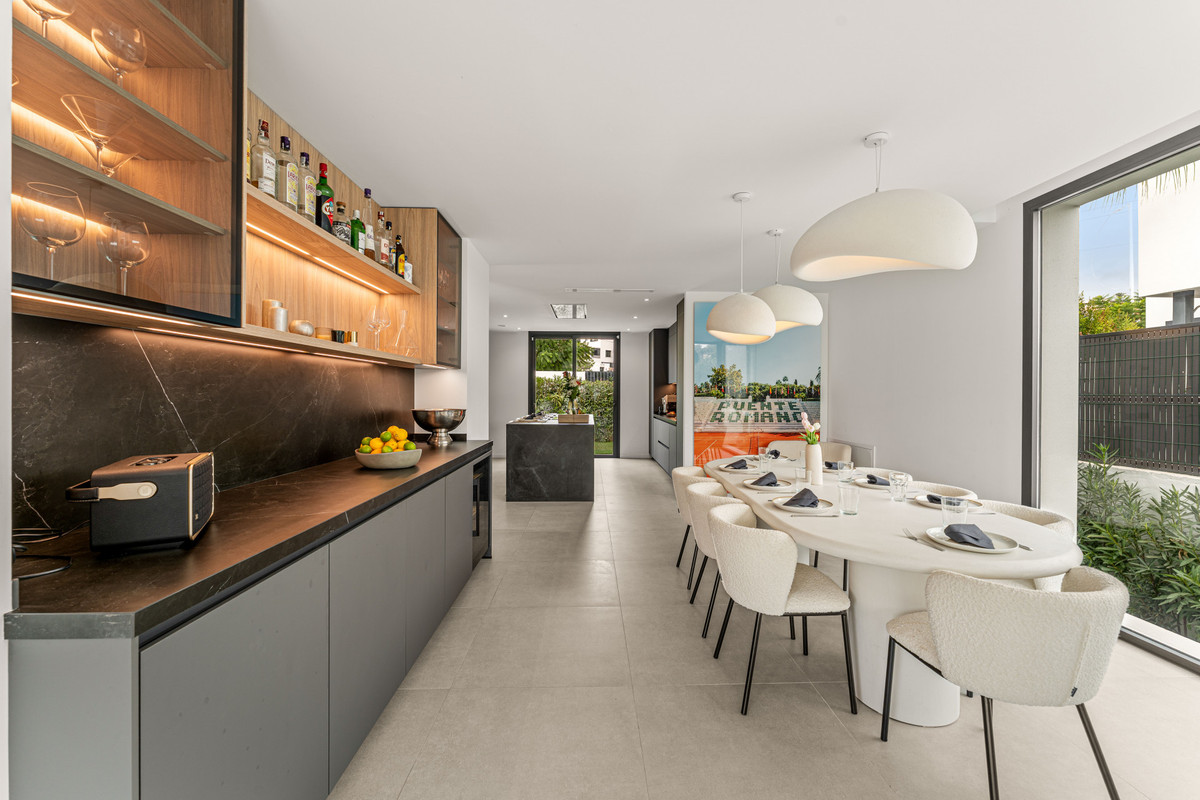 b8a31ffbd6efb7ef41dc794f24e5344d - 3