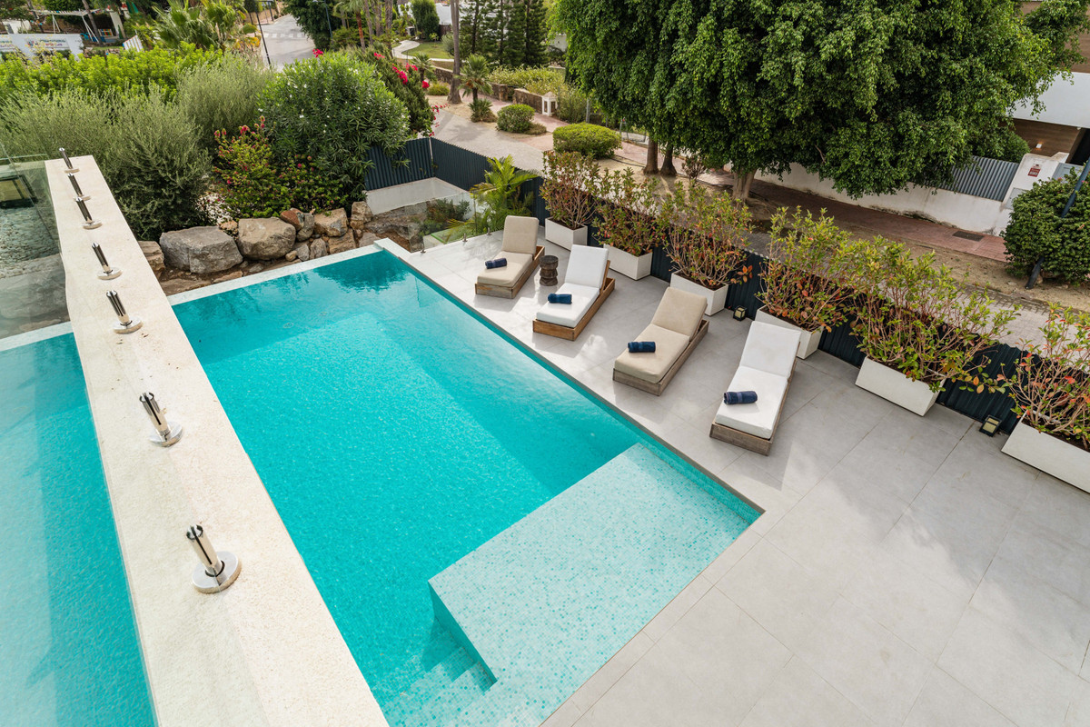 b8a31ffbd6efb7ef41dc794f24e5344d - 33