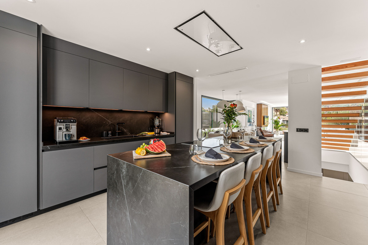 b8a31ffbd6efb7ef41dc794f24e5344d - 6