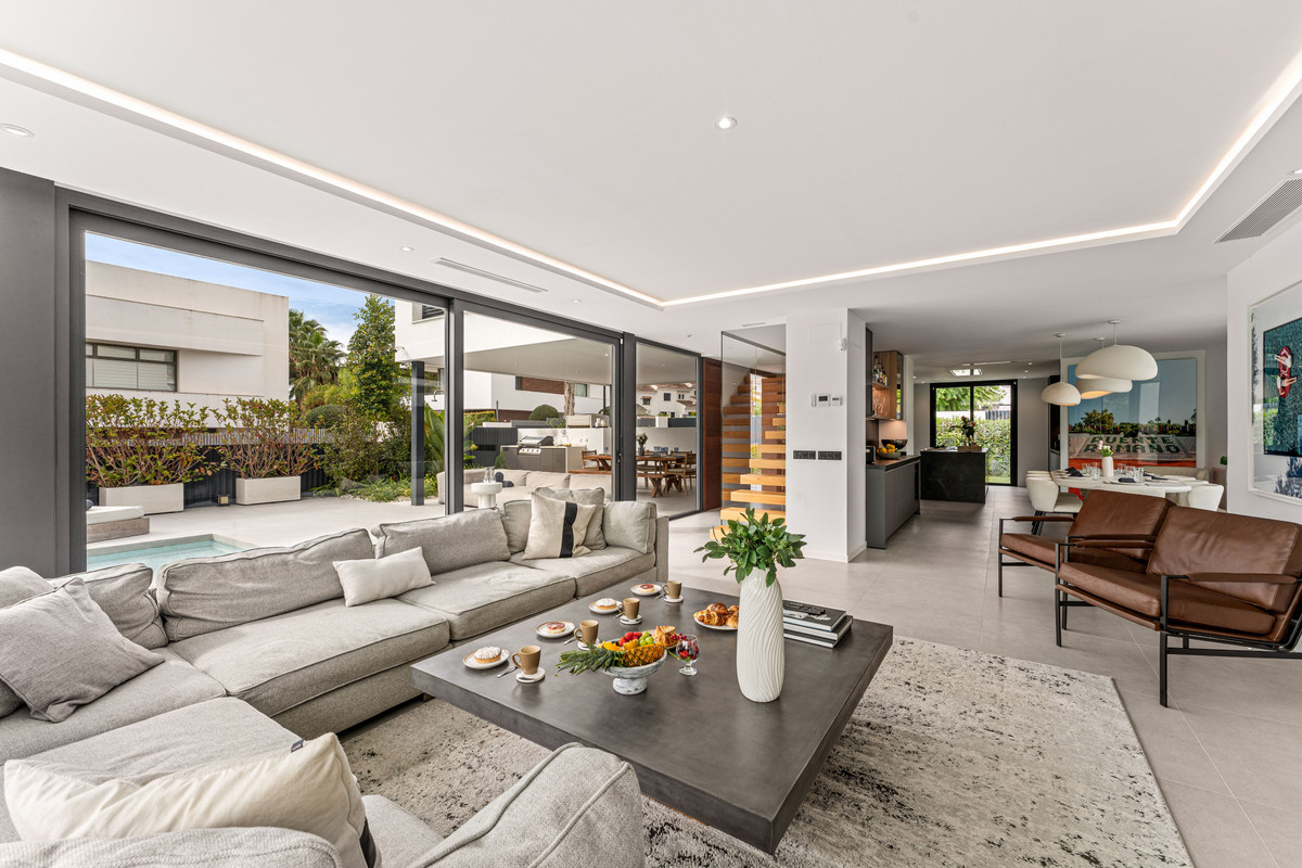 b8a31ffbd6efb7ef41dc794f24e5344d - 8