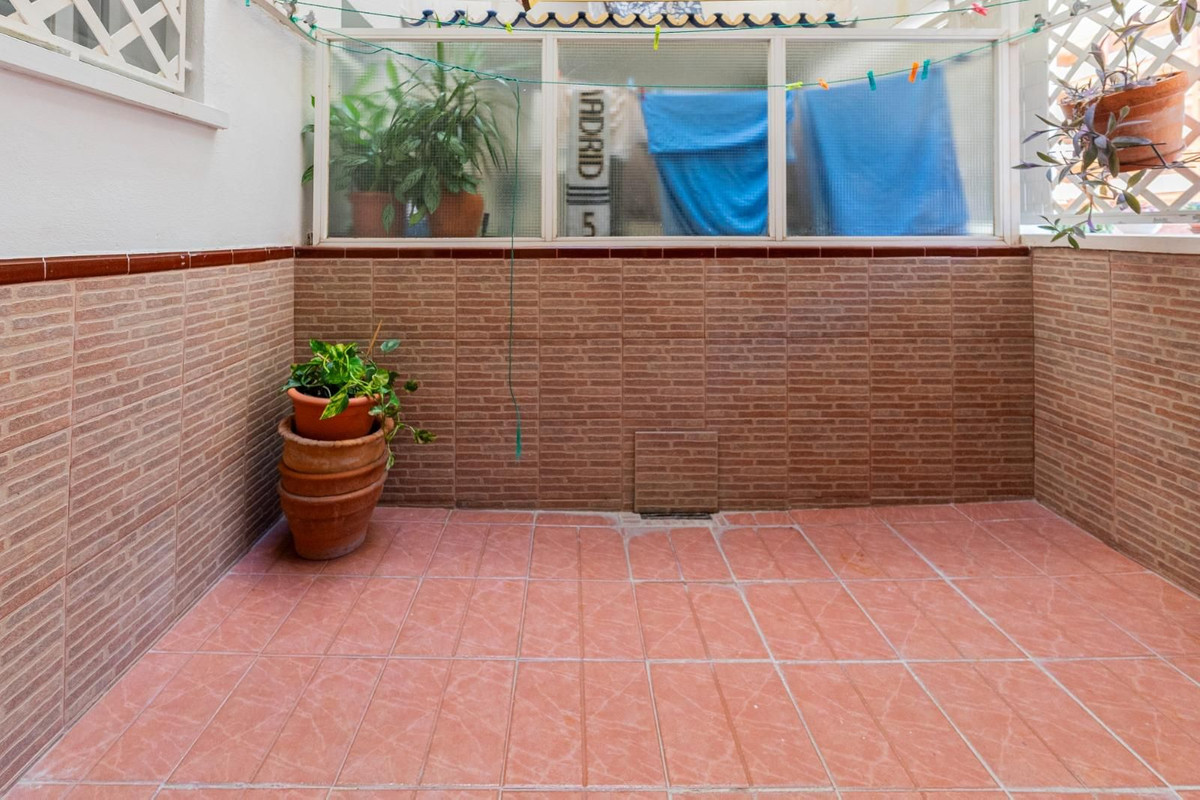 b9527fbc0ab013803e98753d9d01cfde - 12