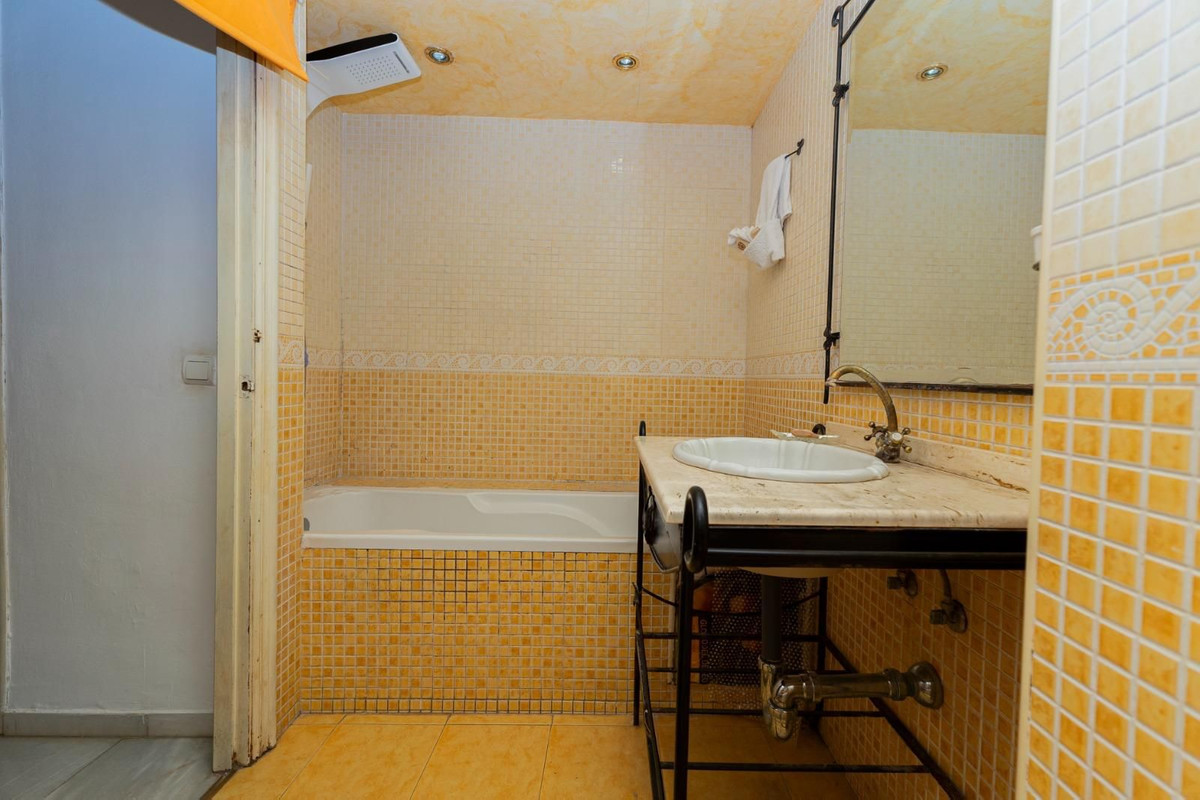 b9527fbc0ab013803e98753d9d01cfde - 16