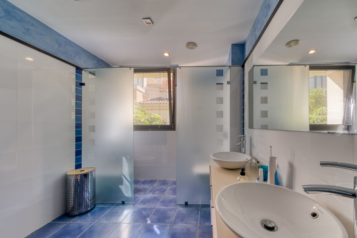 b9b9977a7425fafc0adf774e92ca54fa - 22