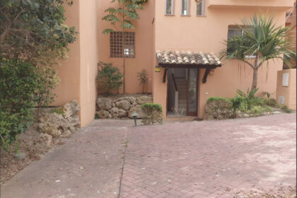 ba3a0909c668ea407a8212ff81e5f052 - 51