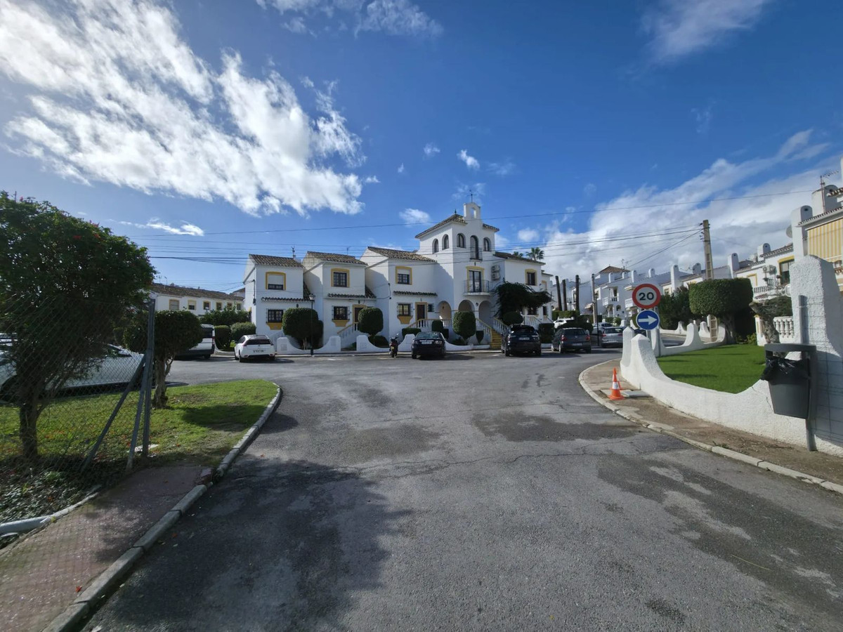 bada403603ec0faa328420fa58e5517c - 32