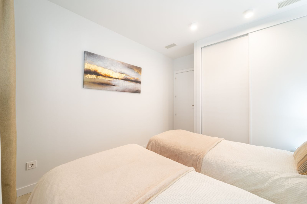 bd631cd85e0187601a45025890ee3685 - 12