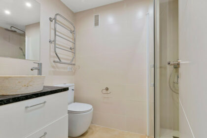 bfa0bc70f18c139fdee17b1548b87099 - 15