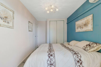 bfa0bc70f18c139fdee17b1548b87099 - 16