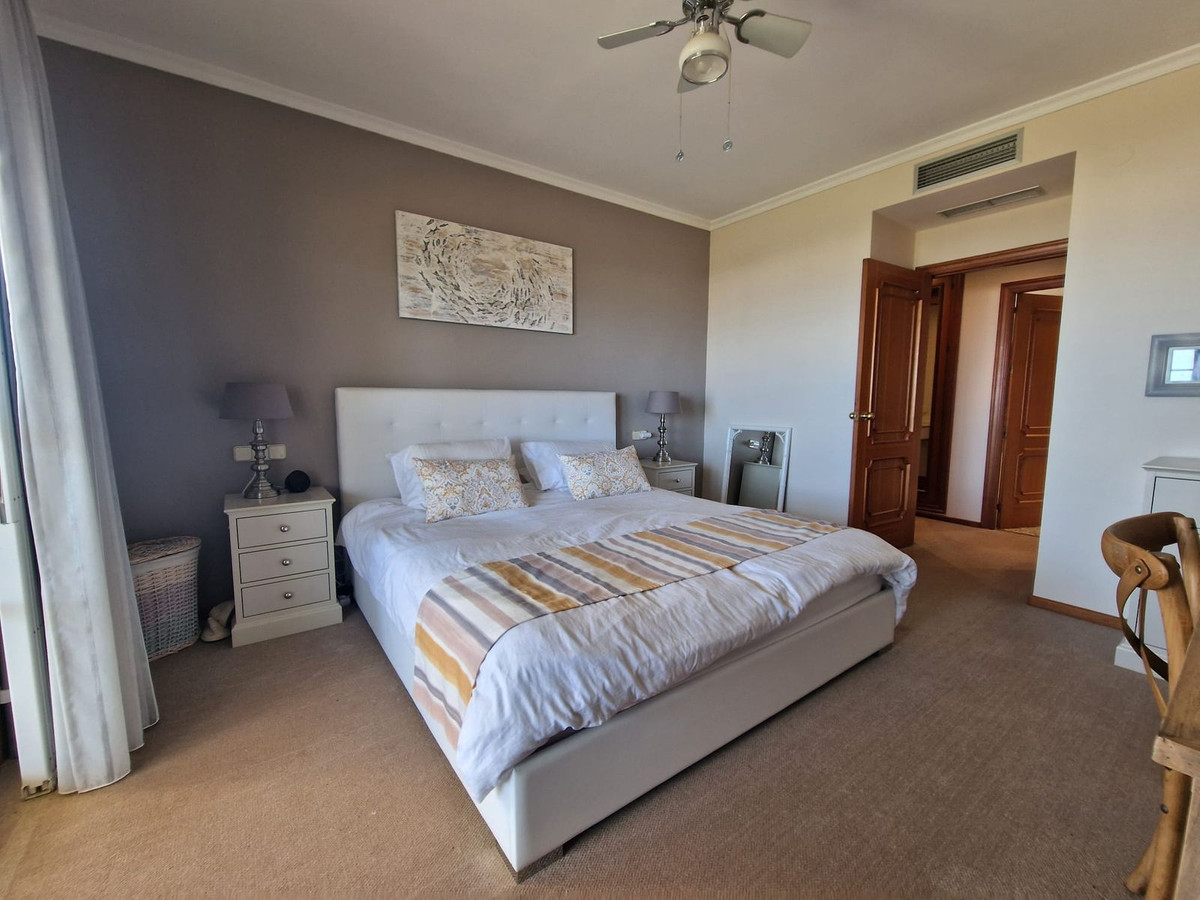 c19ff09a4575073e669f9a0069f7f4eb - 14