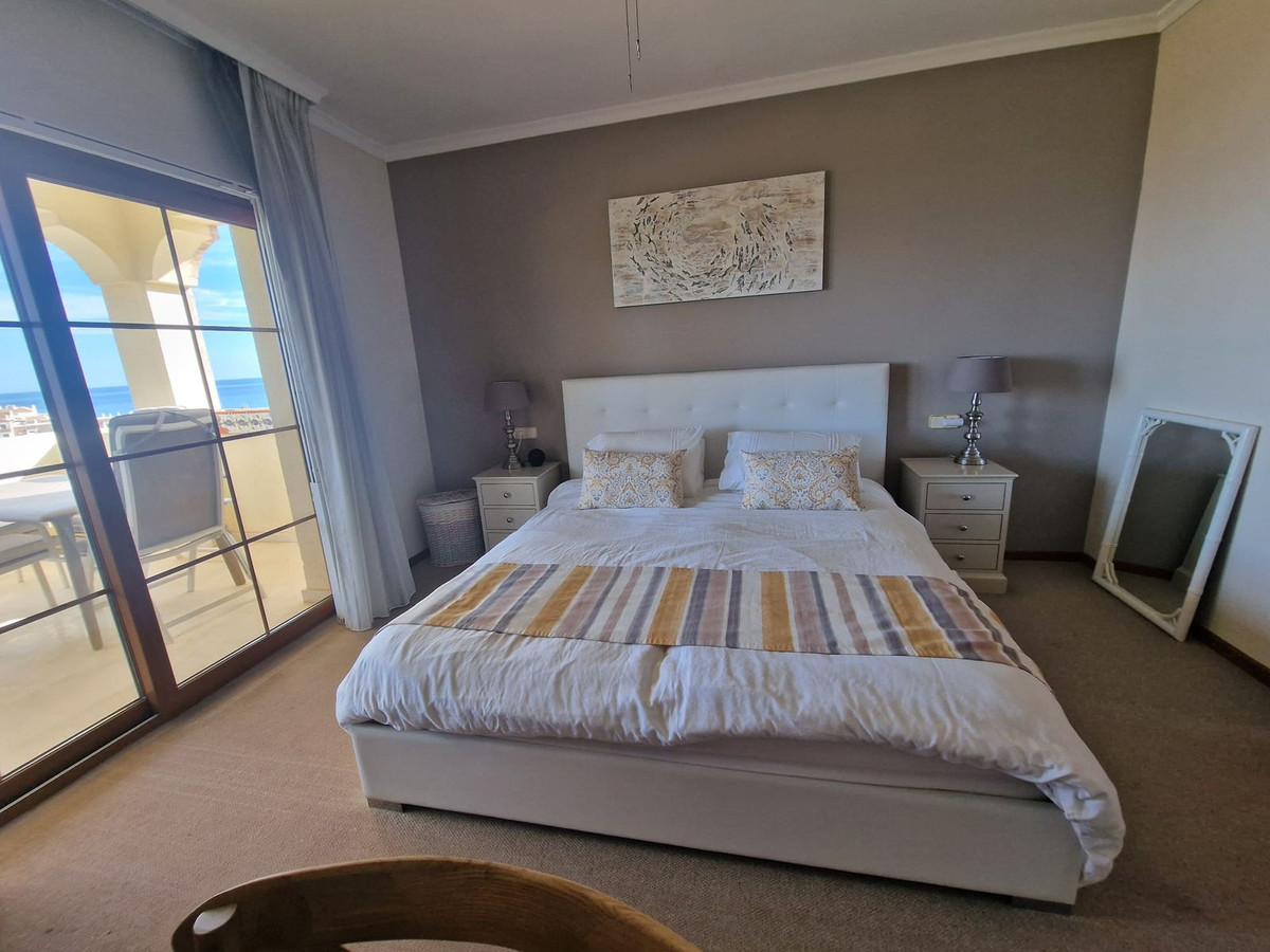 c19ff09a4575073e669f9a0069f7f4eb - 17