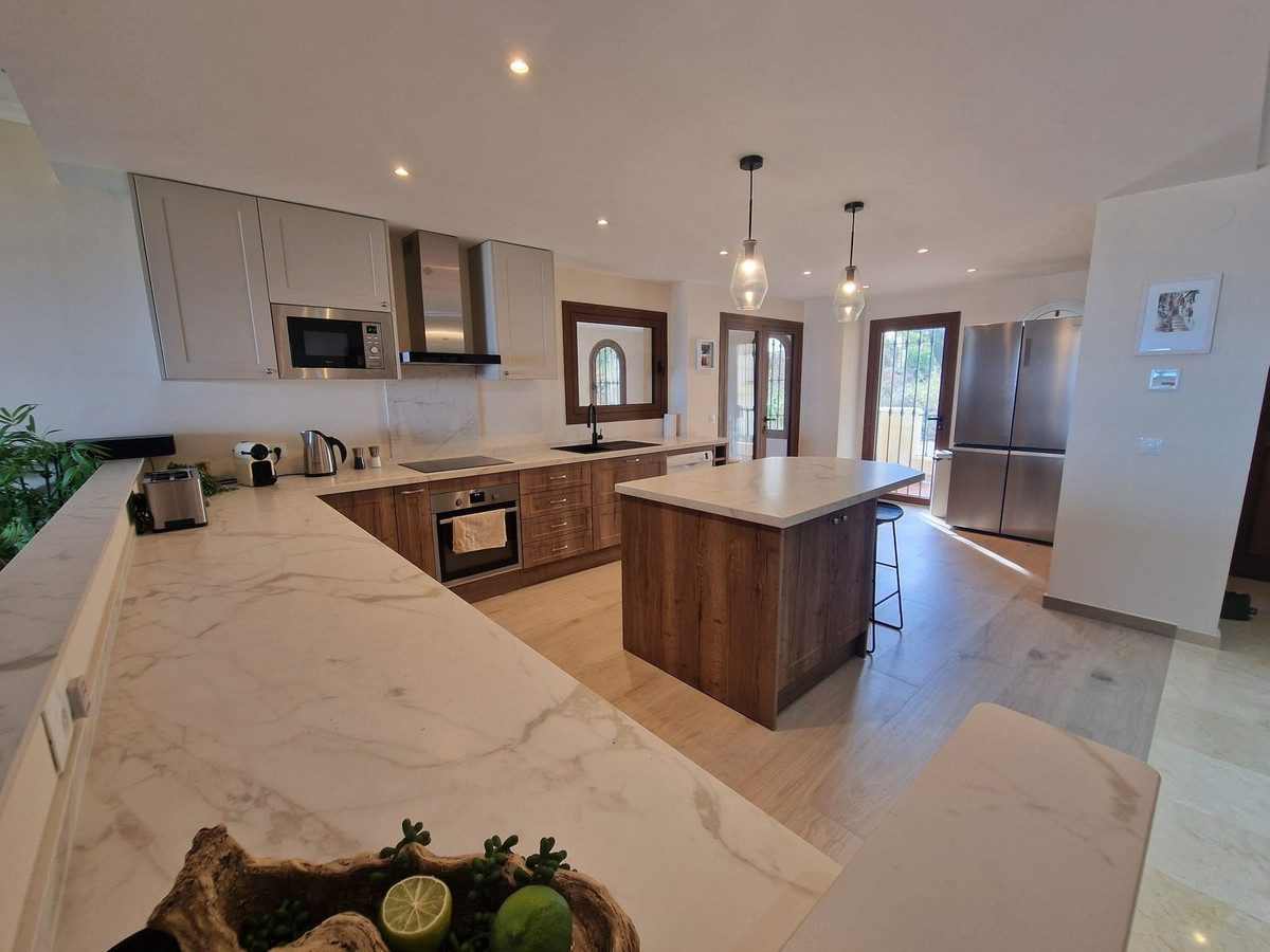 c19ff09a4575073e669f9a0069f7f4eb - 2