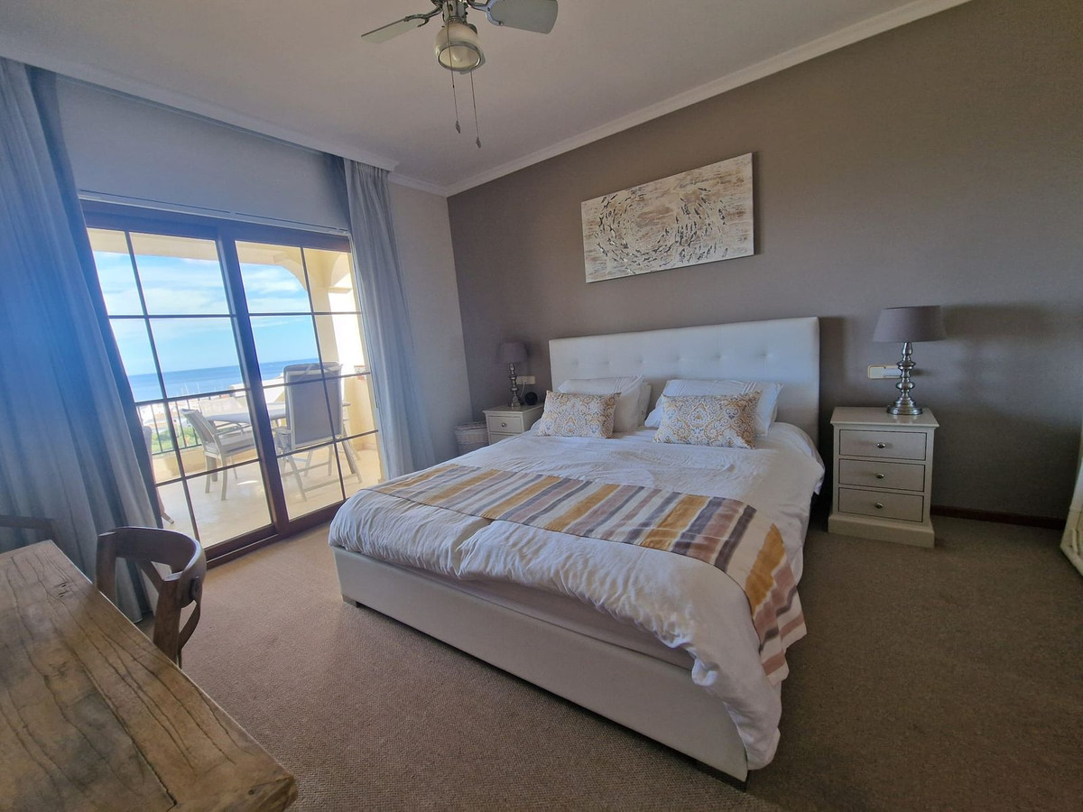 c19ff09a4575073e669f9a0069f7f4eb - 4