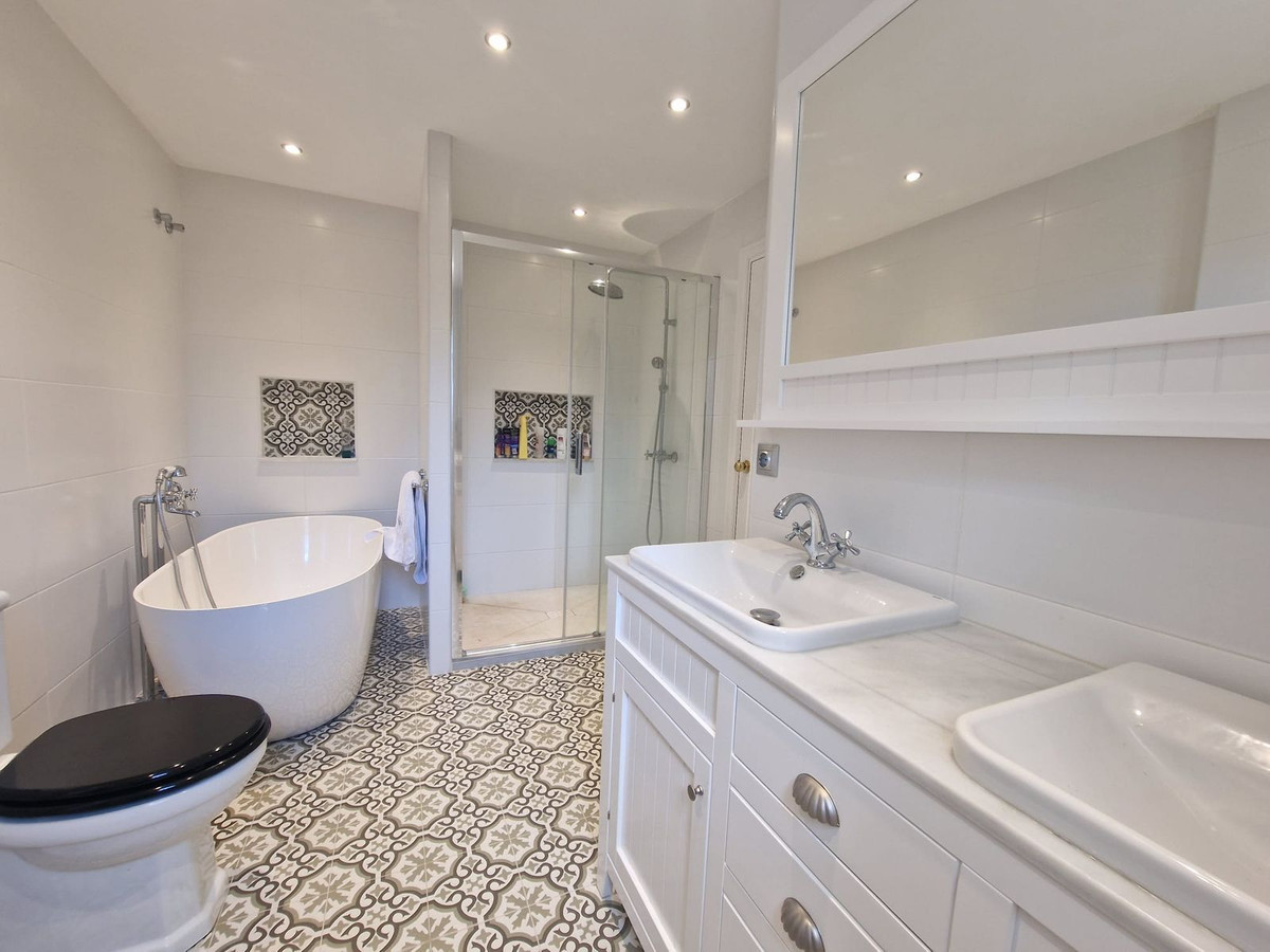 c19ff09a4575073e669f9a0069f7f4eb - 5