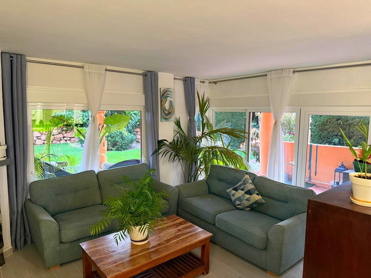 c1b67f33520cde09b0e318de28b7979c - 12