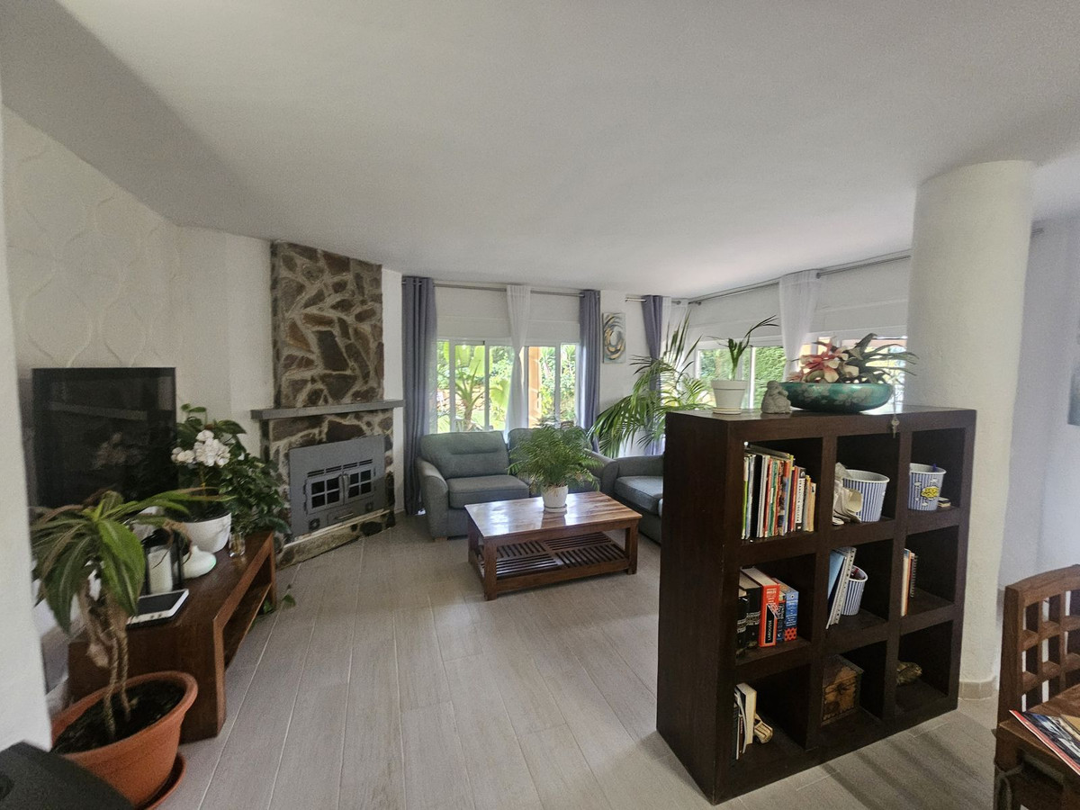 c1b67f33520cde09b0e318de28b7979c - 17