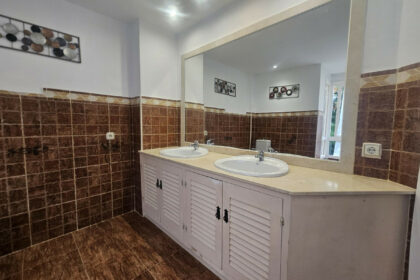 c1b67f33520cde09b0e318de28b7979c - 24