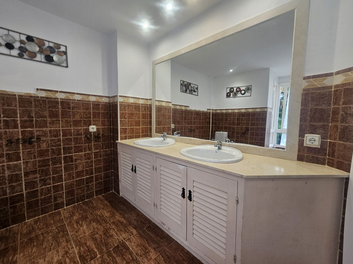 c1b67f33520cde09b0e318de28b7979c - 24