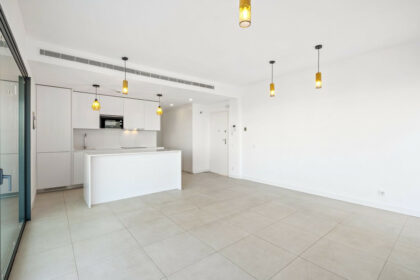 c1cf8fea8b0558a47641b79f3c7bcdcf - 18