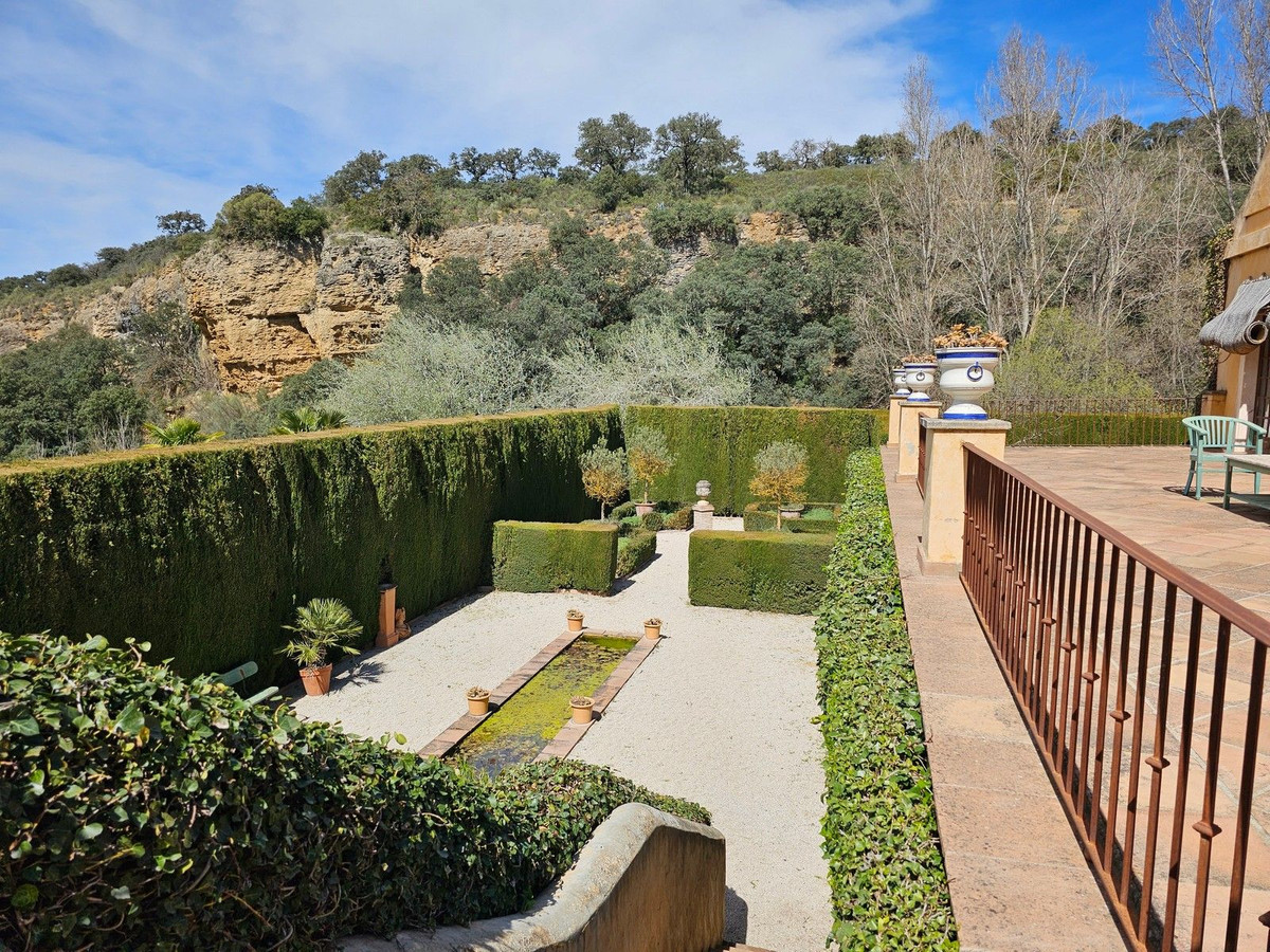 c1f1d7855acd9899863127e6d15b5a17 - 34