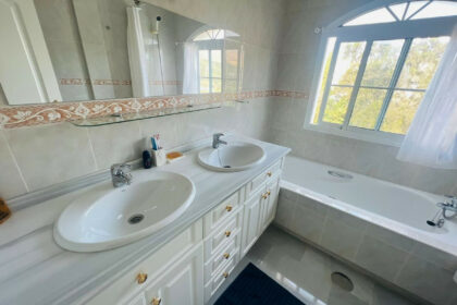 c40a32bafe661dae846a03282d708c99 - 15