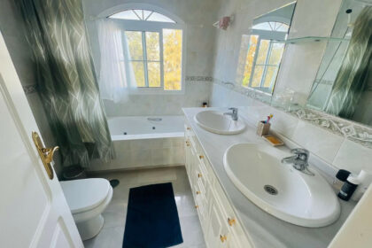 c40a32bafe661dae846a03282d708c99 - 16