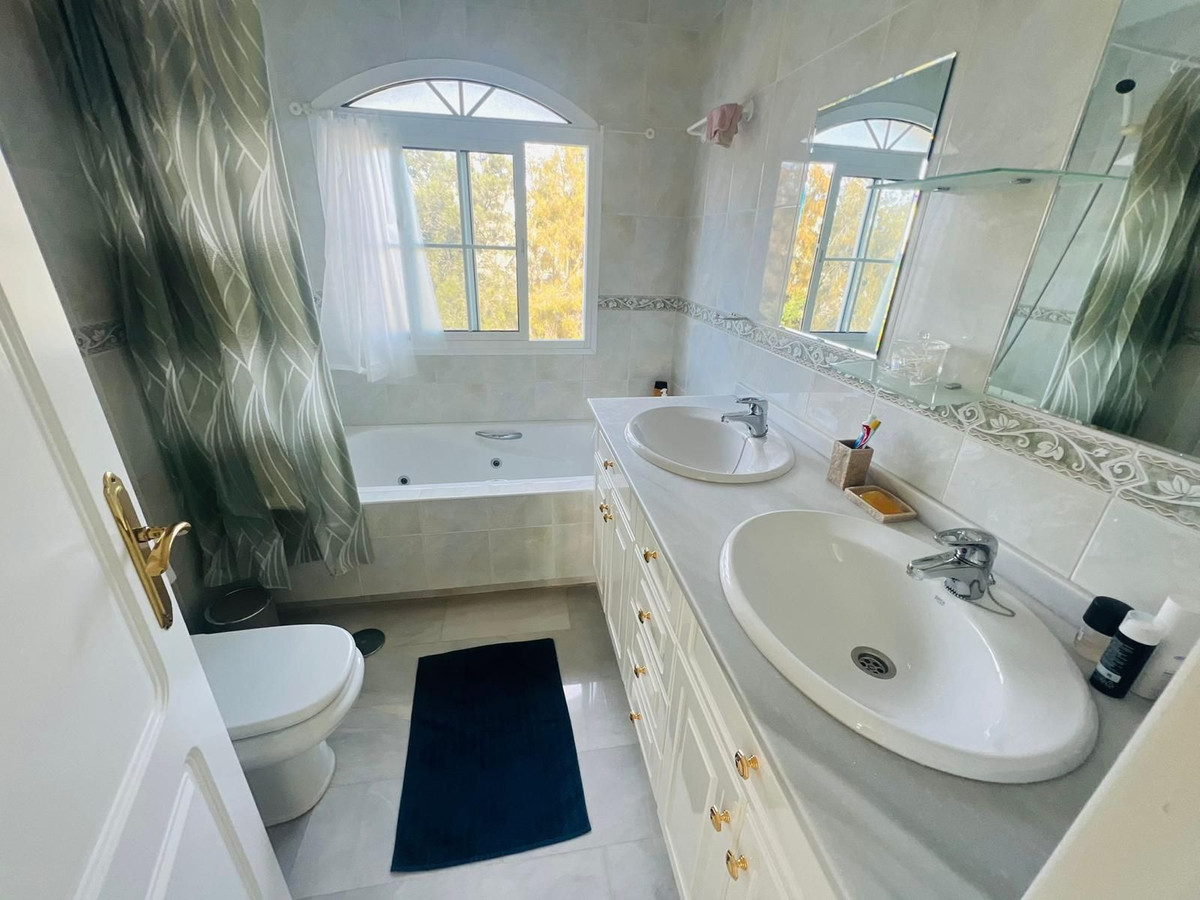 c40a32bafe661dae846a03282d708c99 - 16