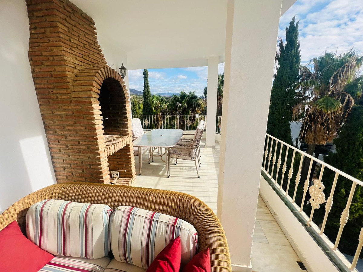 c40a32bafe661dae846a03282d708c99 - 2