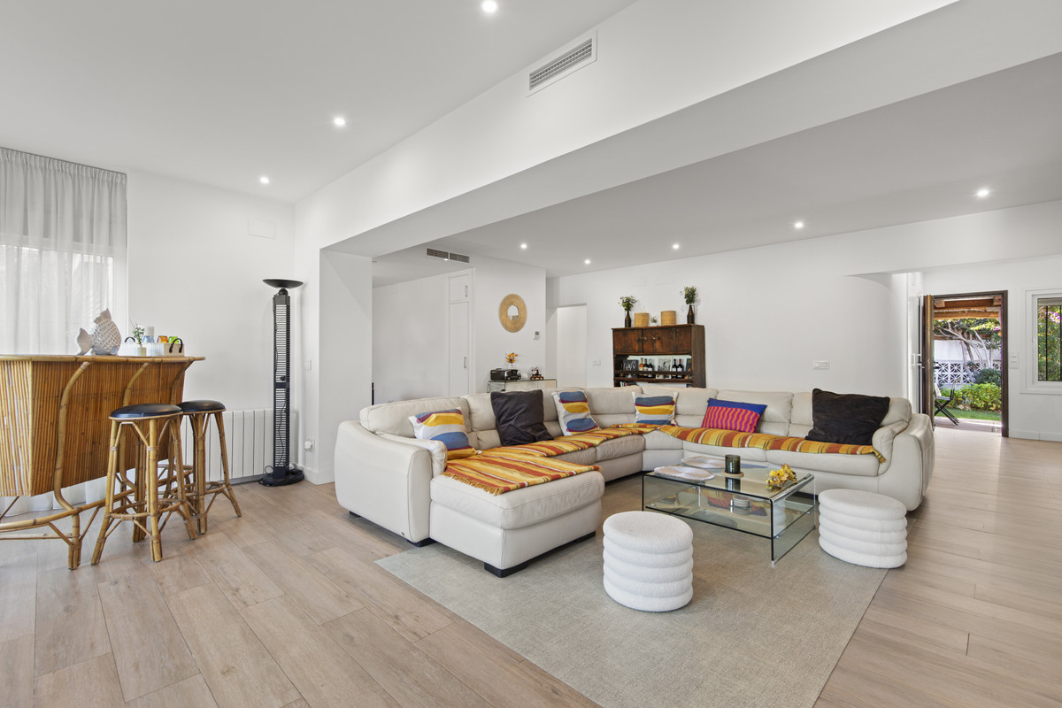 c43c5a82fb64ec2706bcb645dd85a5f9 - 2