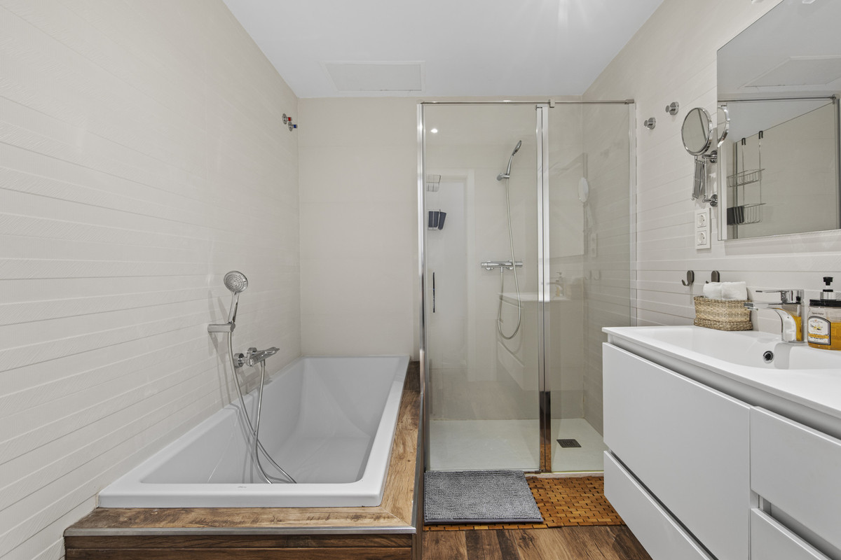 c43c5a82fb64ec2706bcb645dd85a5f9 - 22