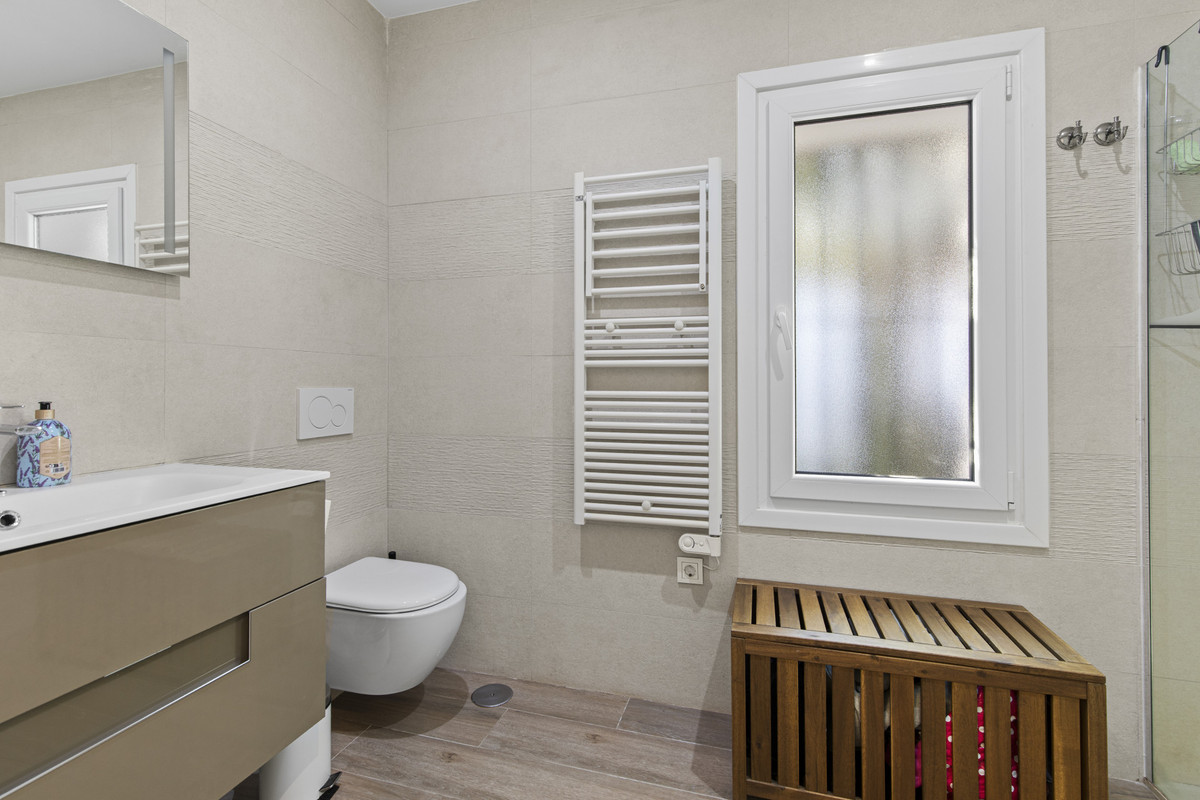 c43c5a82fb64ec2706bcb645dd85a5f9 - 25