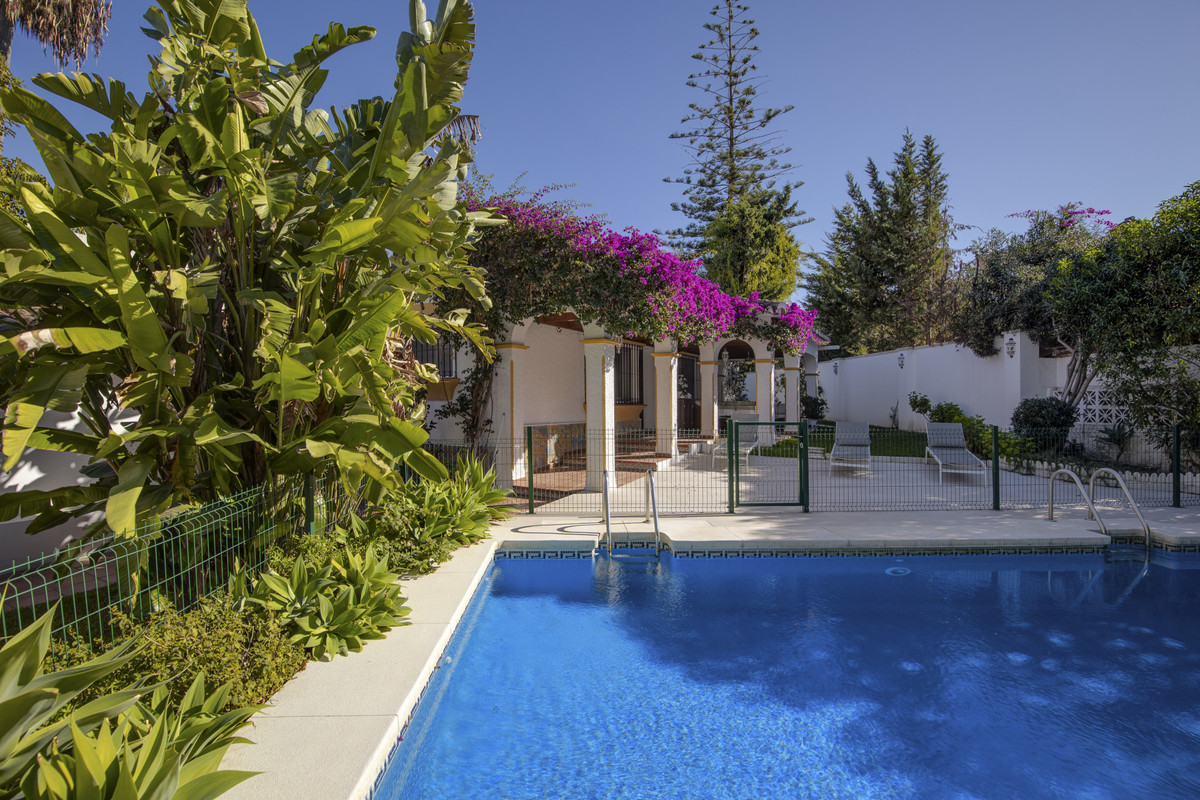 c43c5a82fb64ec2706bcb645dd85a5f9 - 27